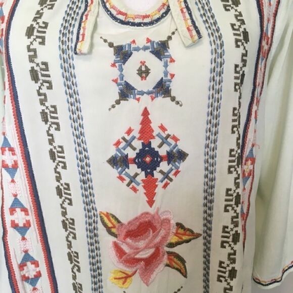 The Paisley Parrot Embroidered Blouse - Picture 4 of 7